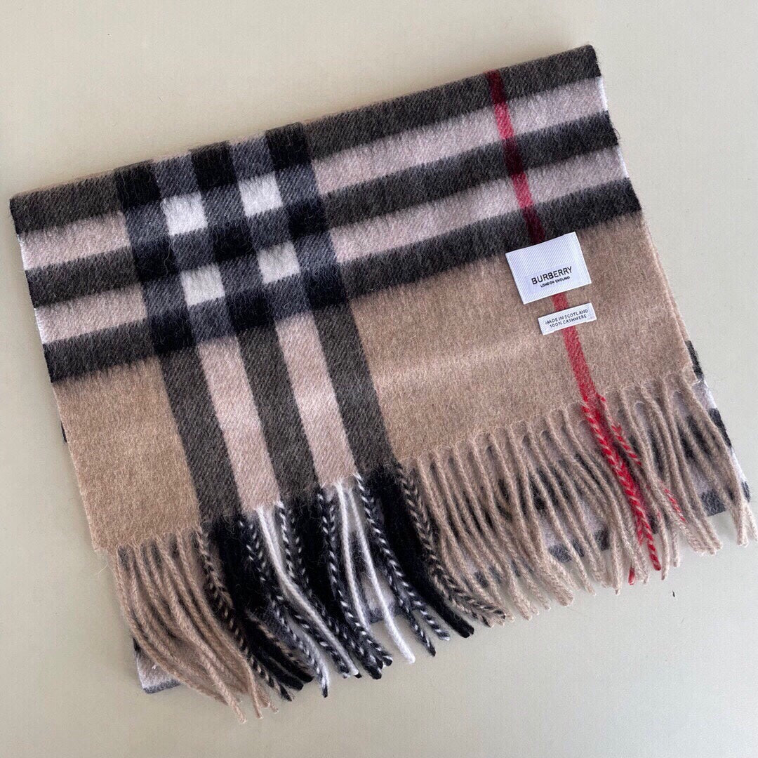 Écharpe à carreaux classiques multicolore avec pompons