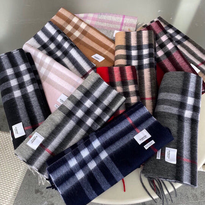 Écharpe à carreaux classiques multicolore avec pompons