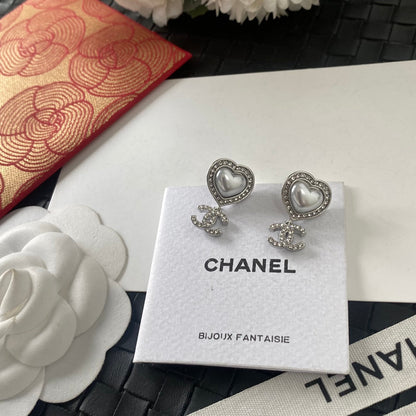 Boucles d'oreilles cœur élégantes en perles