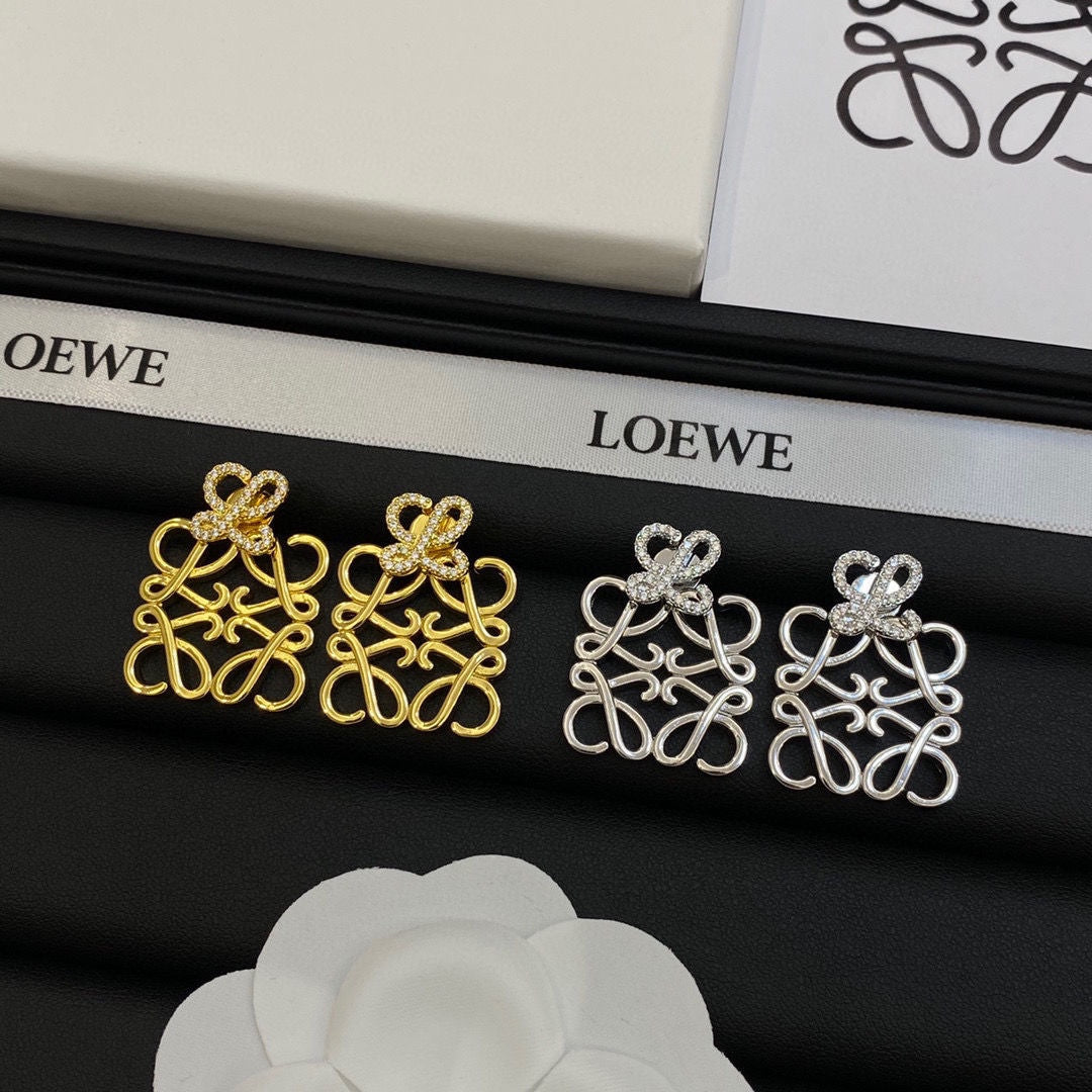 Pendientes de diamante con logo vintage