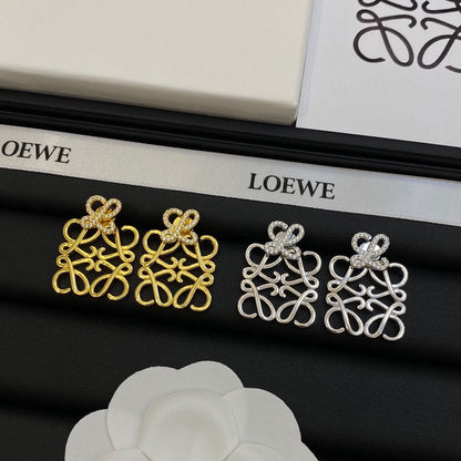 Pendientes de diamante con logo vintage