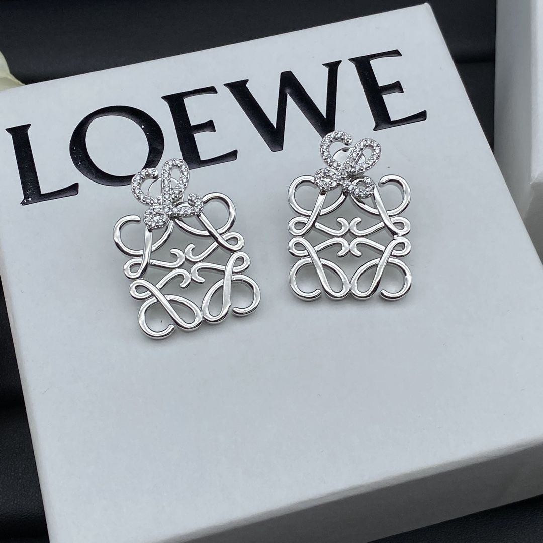 Pendientes de diamante con logo vintage