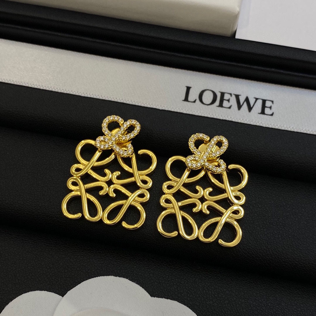 Pendientes de diamante con logo vintage