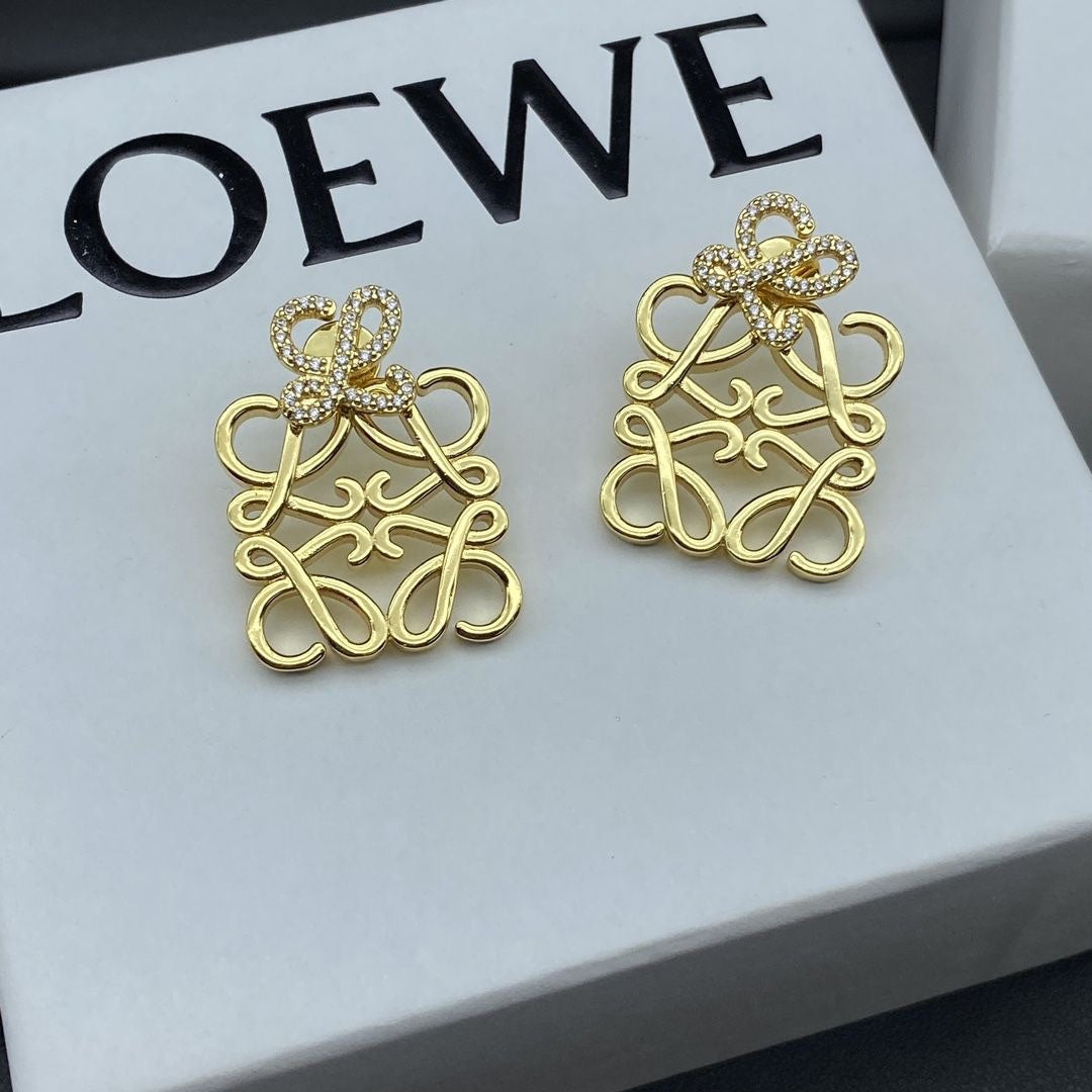 Pendientes de diamante con logo vintage