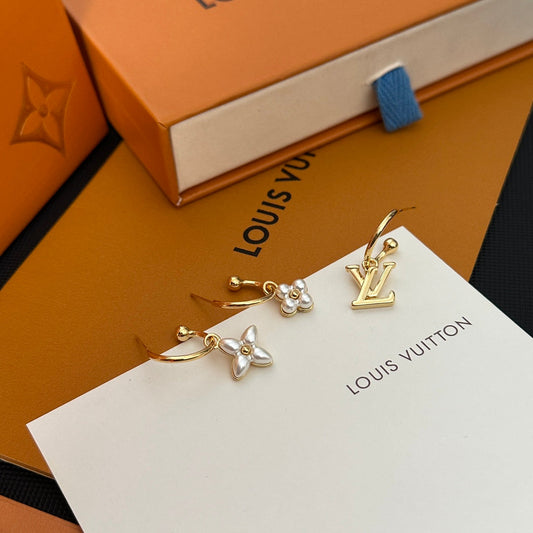 Juego de tres pendientes florales