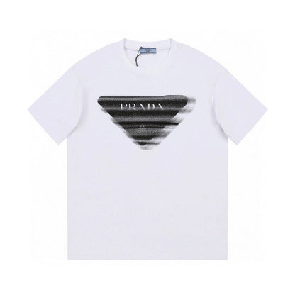 T-shirt à imprimé triangle inversé