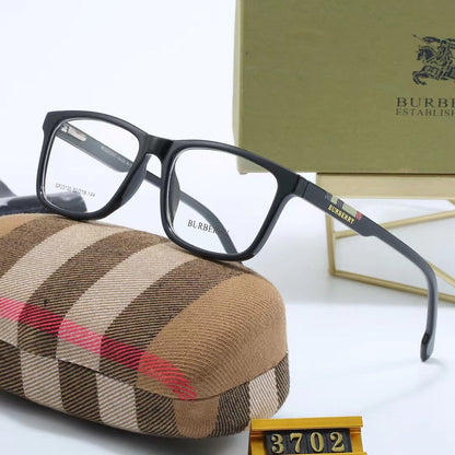 Gafas con patillas de cuadros a la moda