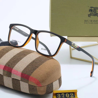 Gafas con patillas de cuadros a la moda