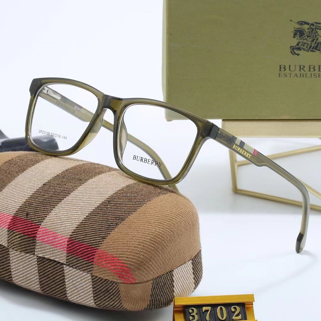 Gafas con patillas de cuadros a la moda
