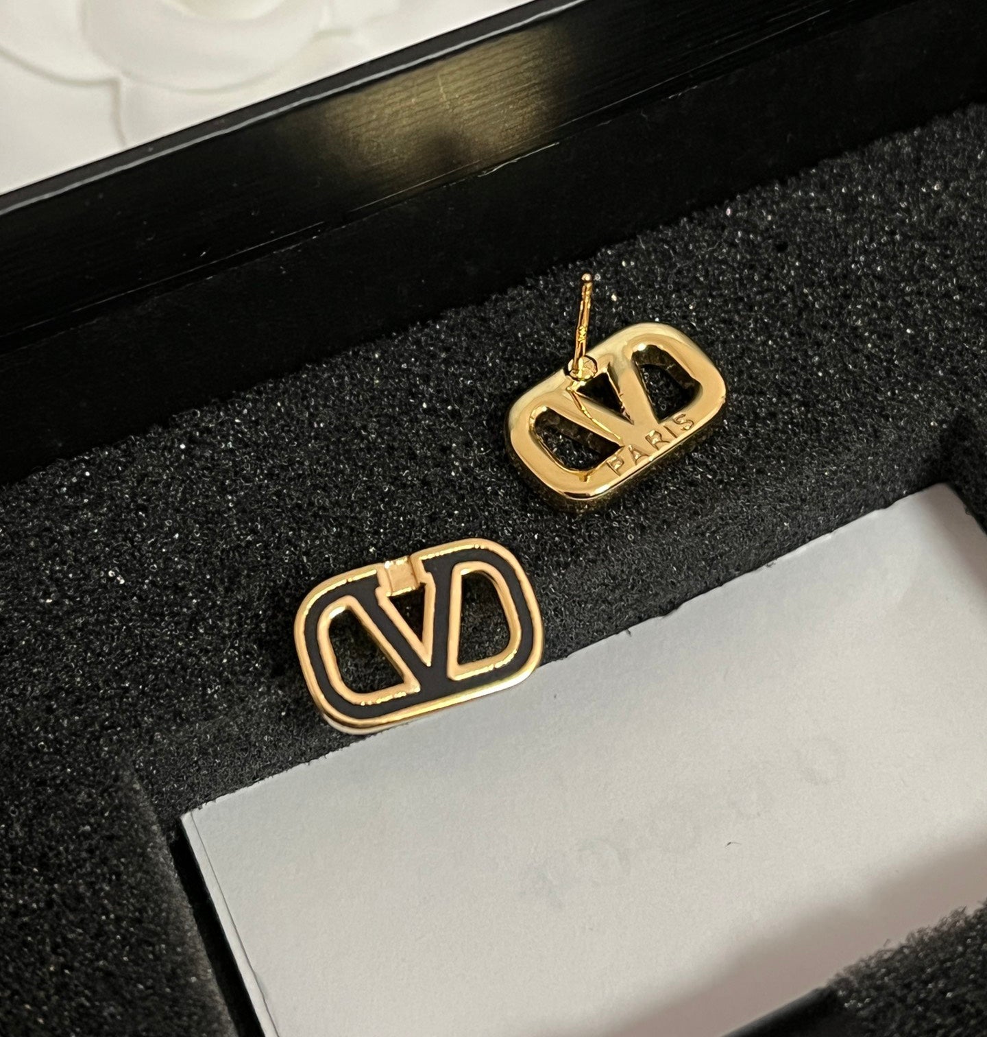 Pendientes de aro huecos de moda en V