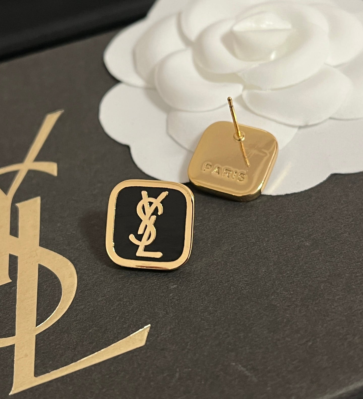 Boucles d'oreilles VZ élégantes et simples