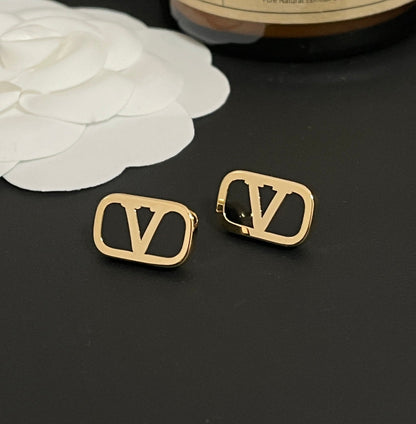 Pendientes de aro en V elegantes y sencillos