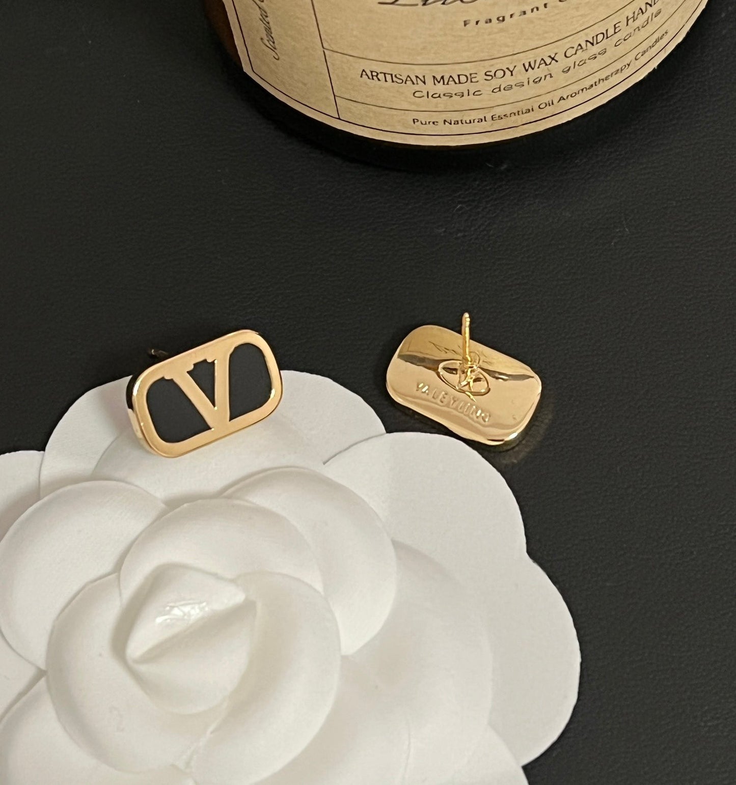 Pendientes de aro en V elegantes y sencillos