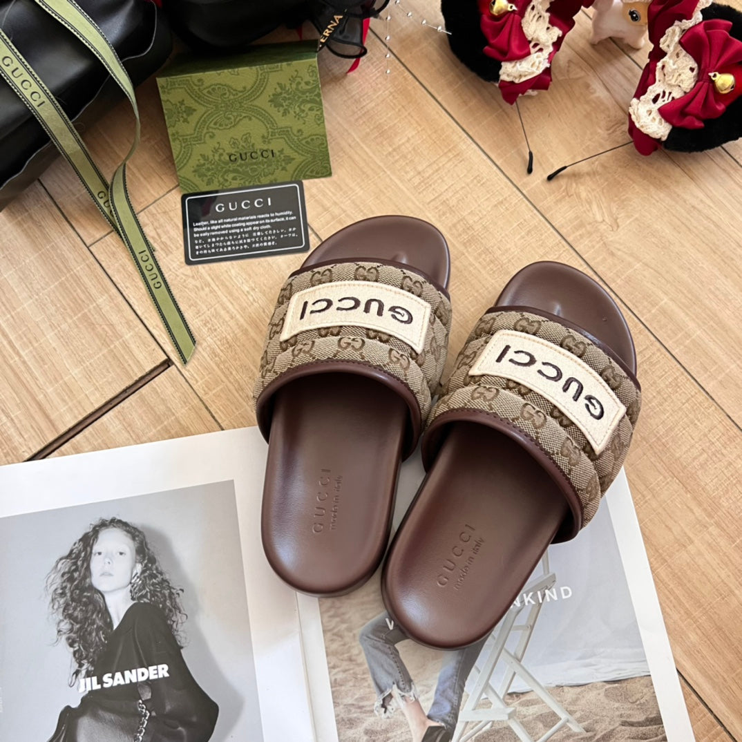 Pantuflas bordadas vintage en relieve
