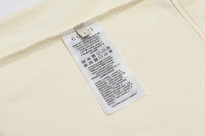 T-shirt beige à imprimé fraises