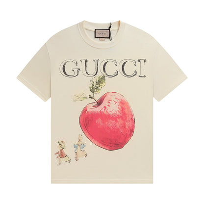 Camiseta beige con estampado de manzana