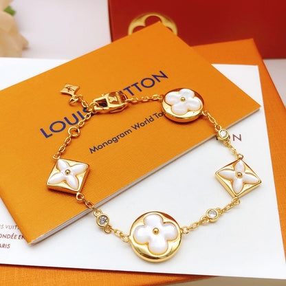 Pulsera de flor de nácar blanca