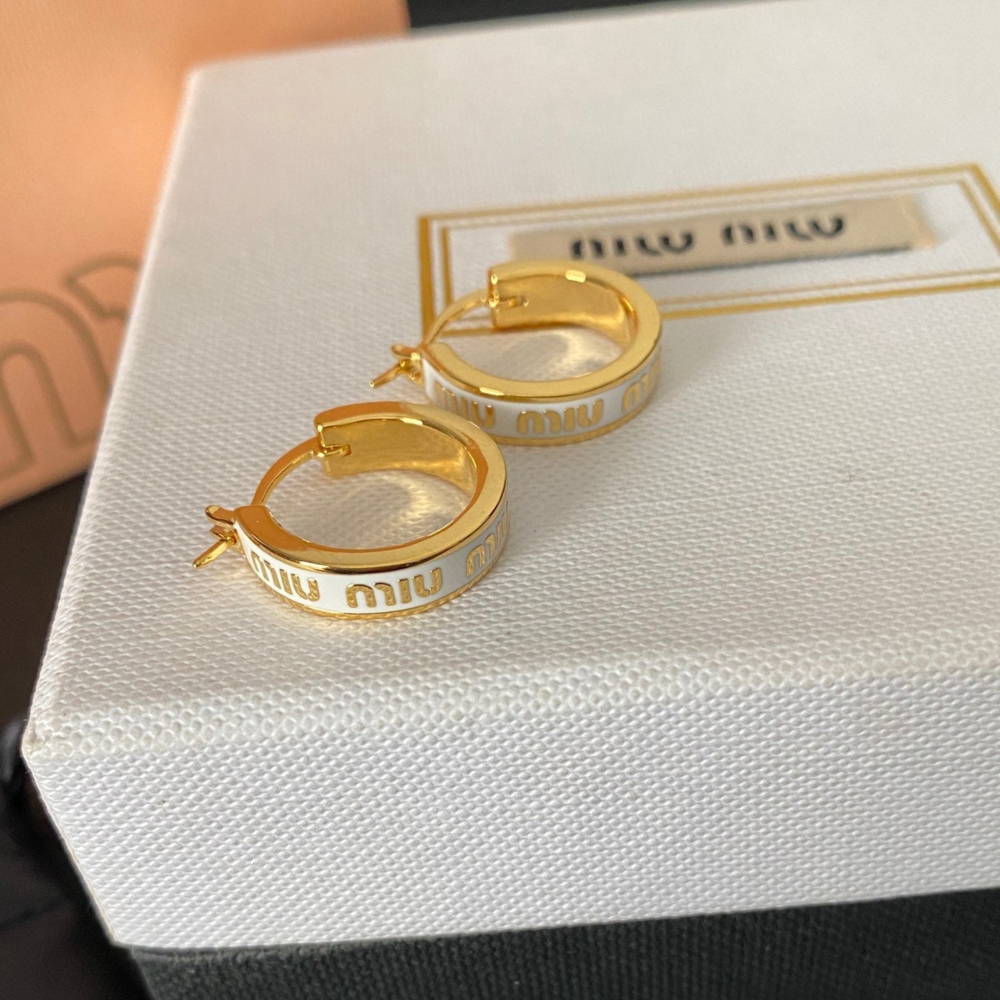 Pendientes de aro multicolores estilo retro bonitos