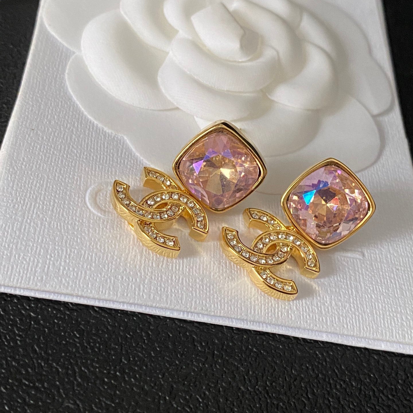 Boucles d'oreilles pendantes élégantes en pierres précieuses