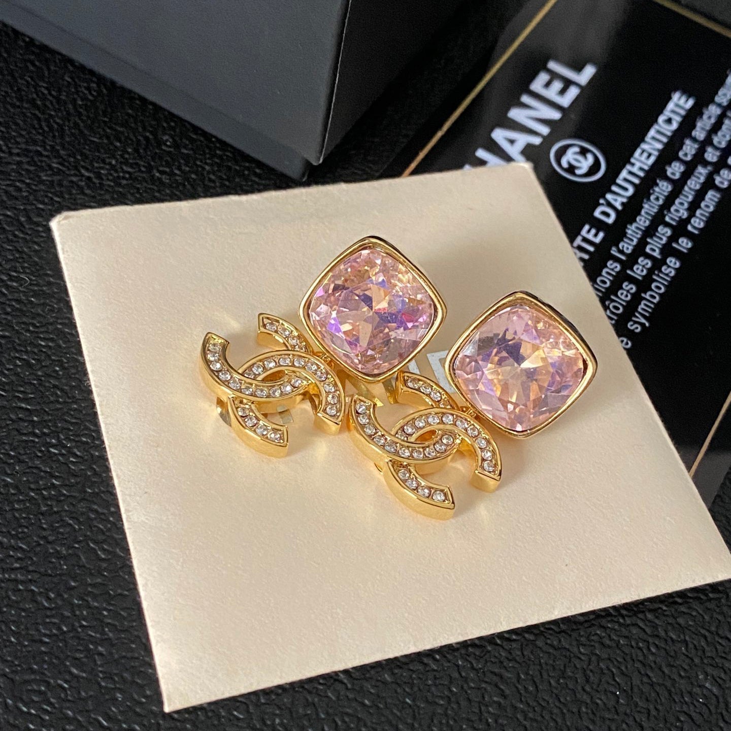 Boucles d'oreilles pendantes élégantes en pierres précieuses