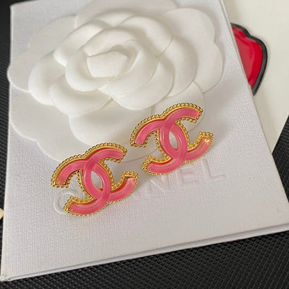 Pendientes con logo rosa de estilo retro