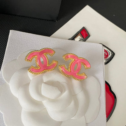 Pendientes con logo rosa de estilo retro