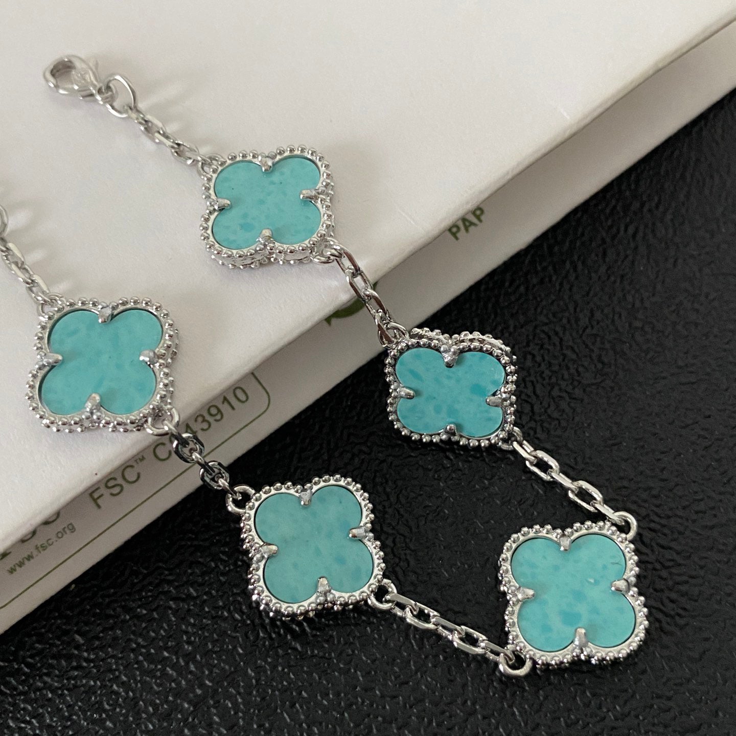 Pulsera de trébol de cuatro hojas turquesa