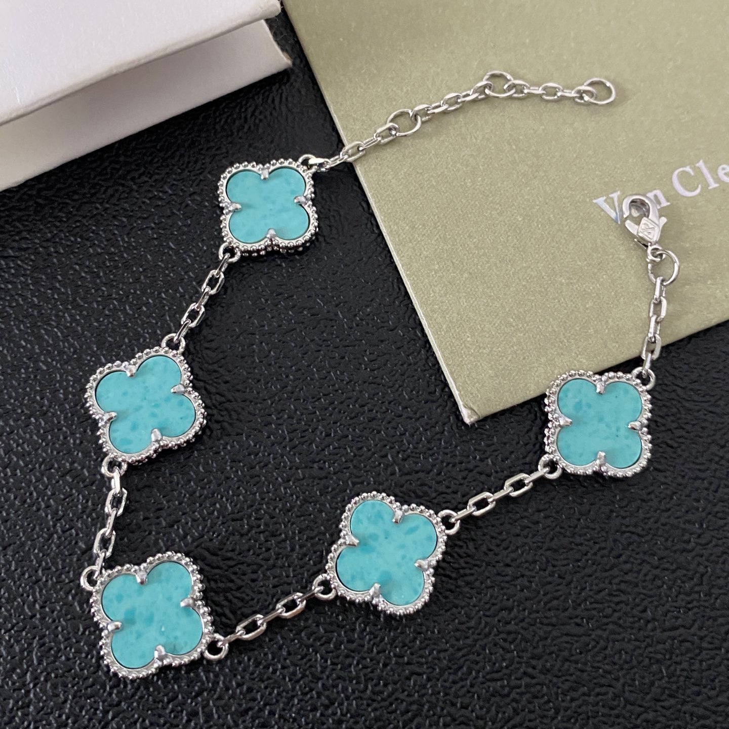 Pulsera de trébol de cuatro hojas turquesa
