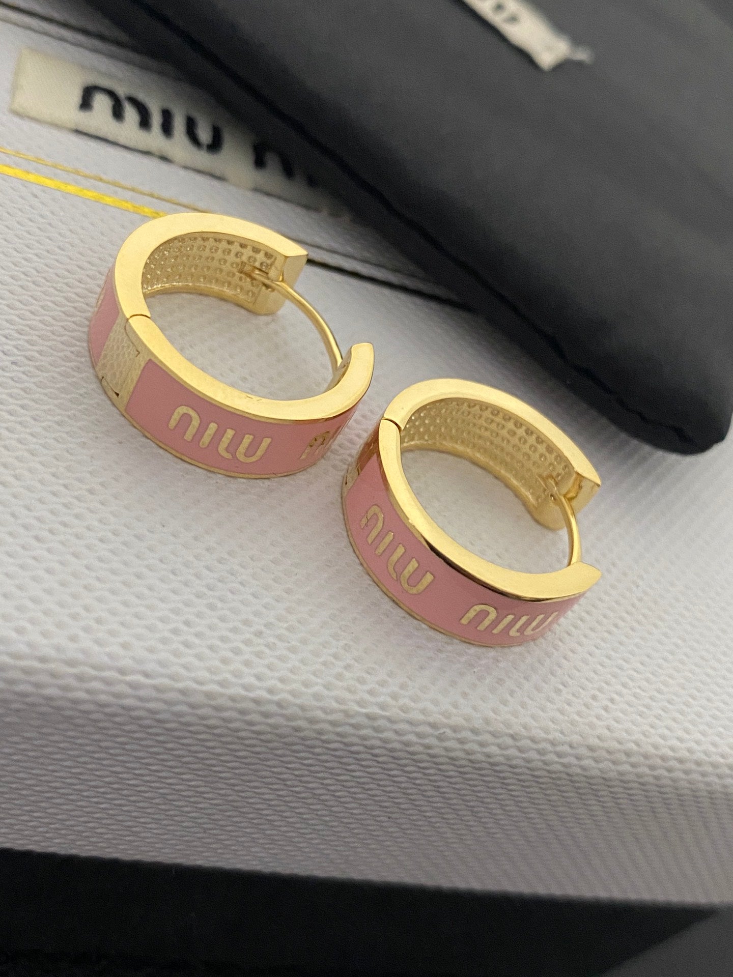 Aretes de latón esmaltado