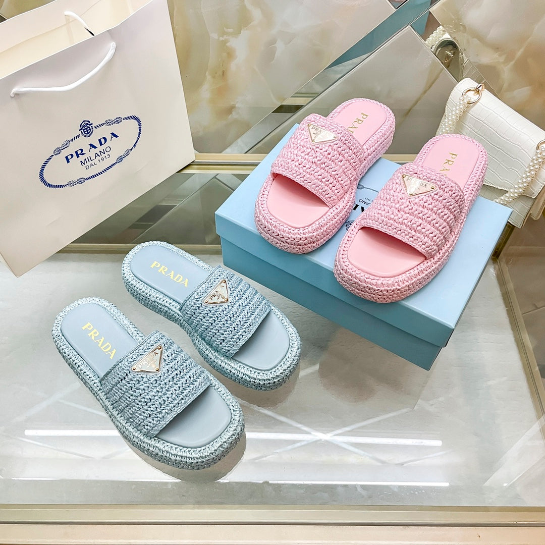 Pantuflas con logotipo de triángulo tejido