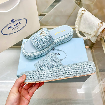 Pantuflas con logotipo de triángulo tejido