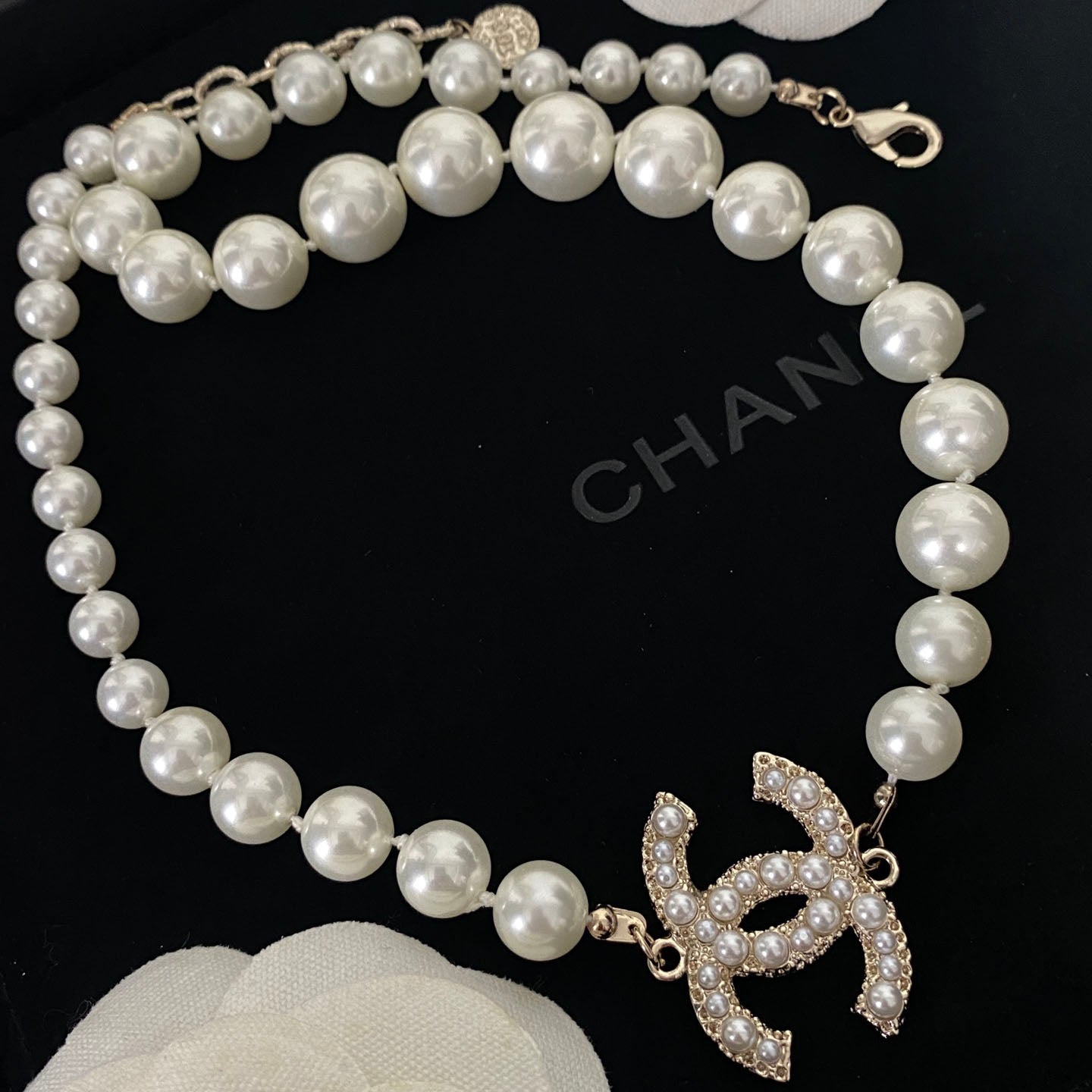 Elegante collar de perlas