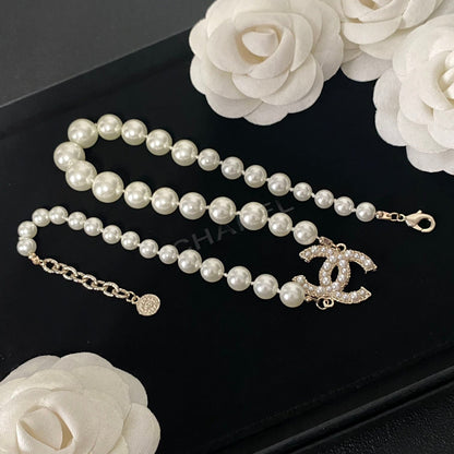 Elegante collar de perlas