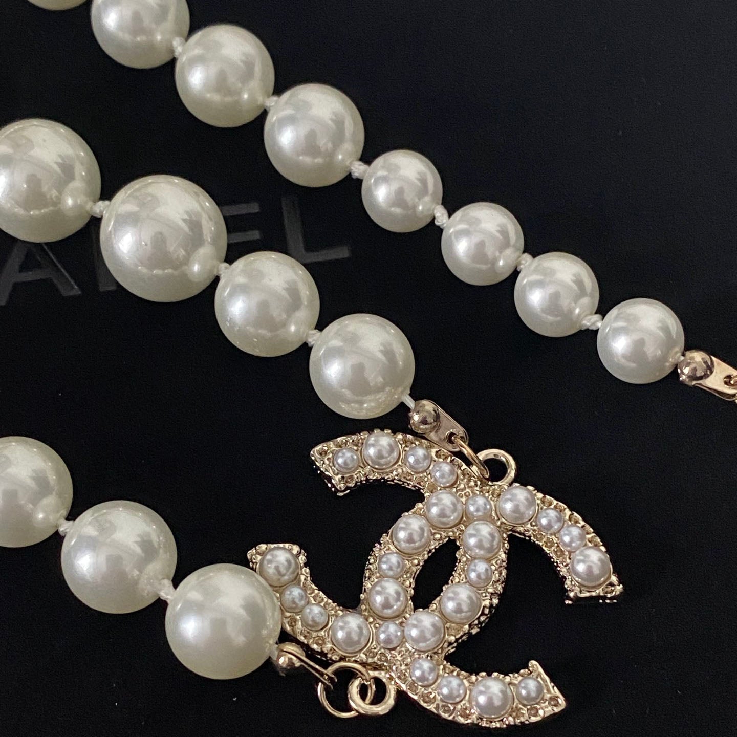 Elegante collar de perlas