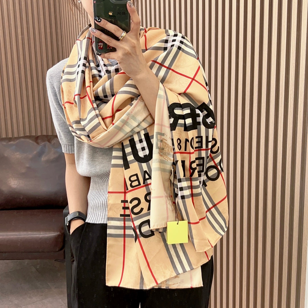 Foulard en soie à carreaux classiques quatre couleurs