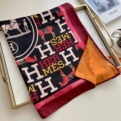 Foulard en soie à motif cheval double face