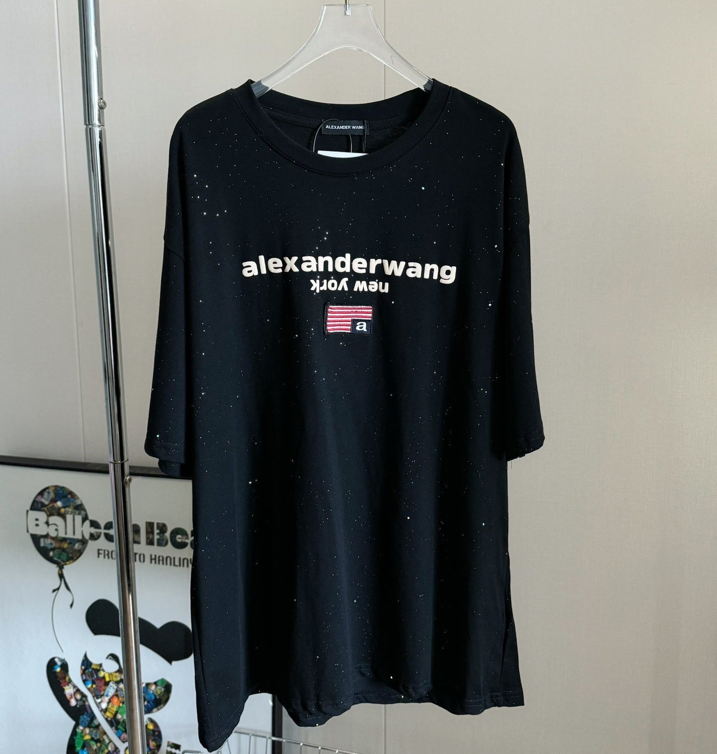 T-shirt à manches courtes avec logo brodé en mousse étincelante étoilée.
