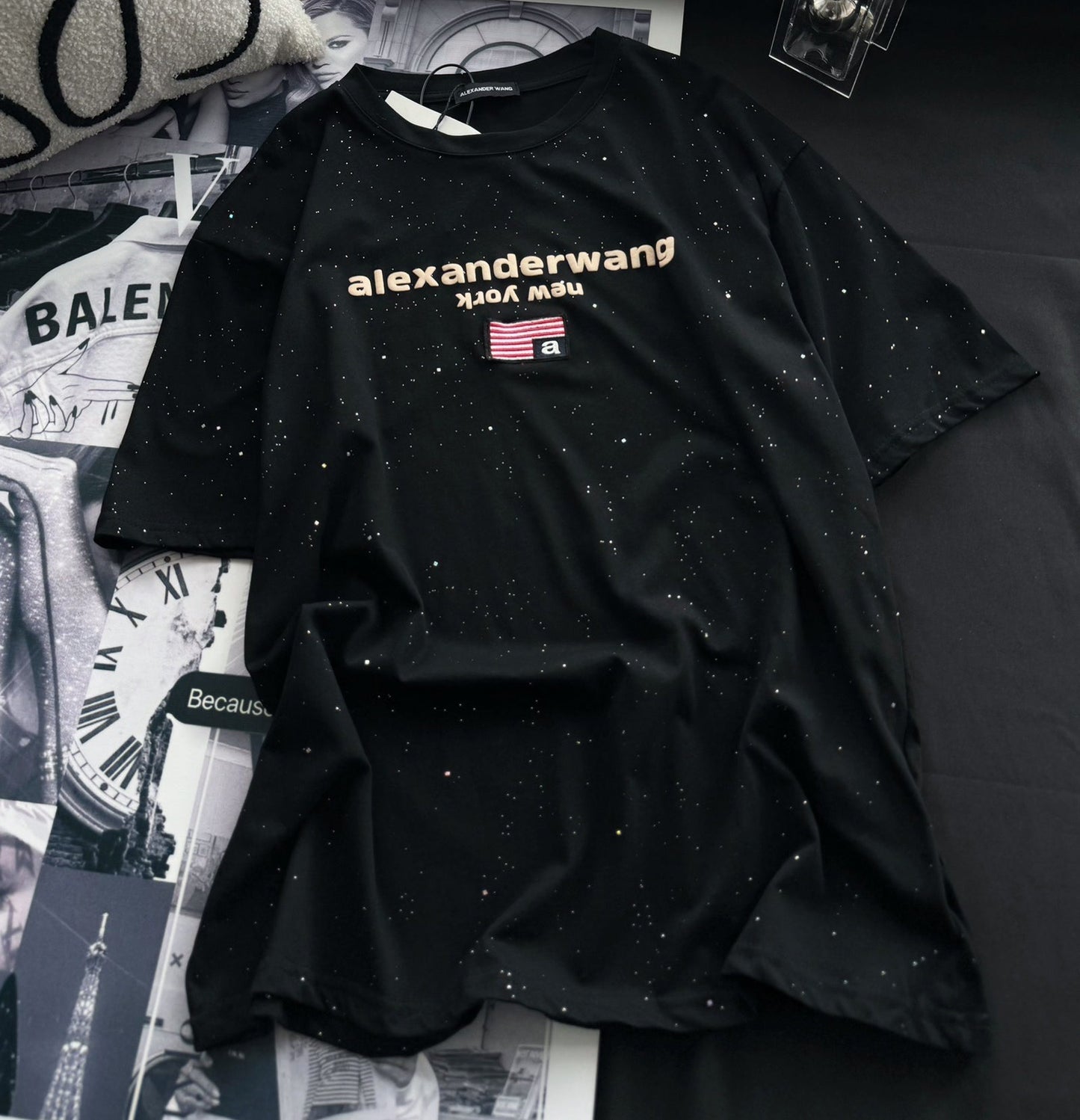 T-shirt à manches courtes avec logo brodé en mousse étincelante étoilée.