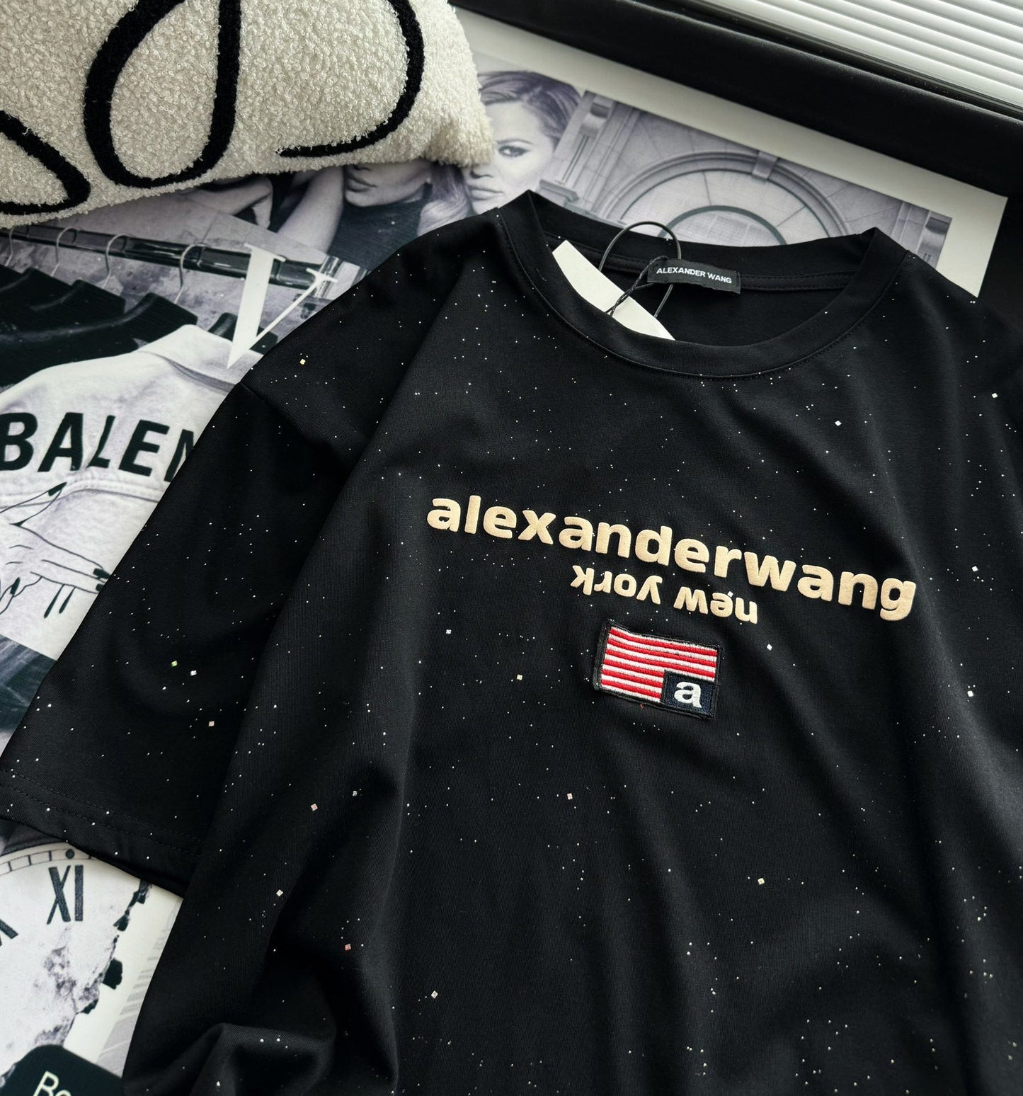 T-shirt à manches courtes avec logo brodé en mousse étincelante étoilée.