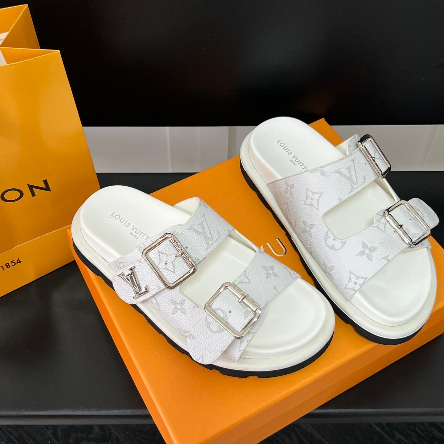 Sandalias cómodas con monograma para parejas