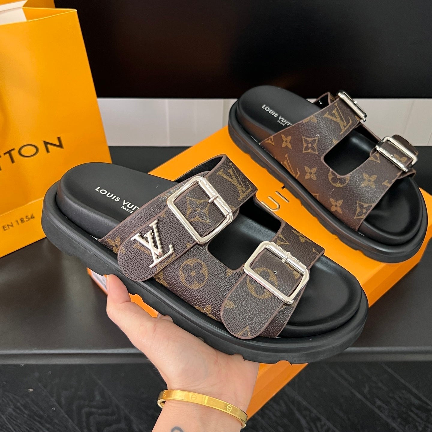 Sandalias cómodas con monograma para parejas