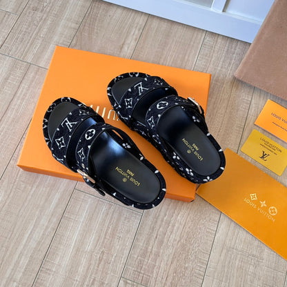 Pantuflas de Ante con Monograma y Suela Gruesa