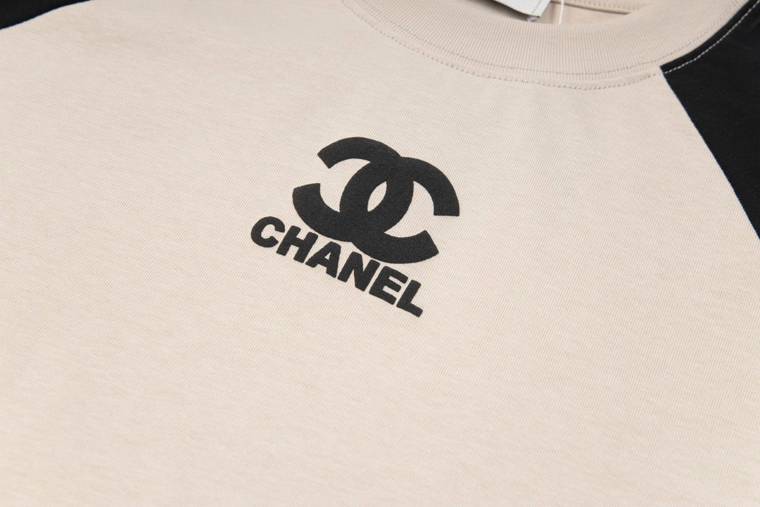 T-shirt color block à la mode