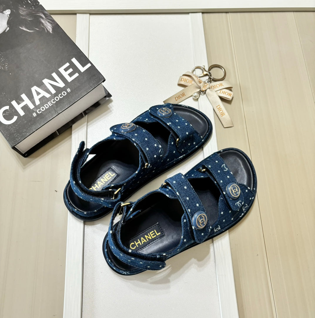 Sandalias vaqueras con hebilla redonda y velcro