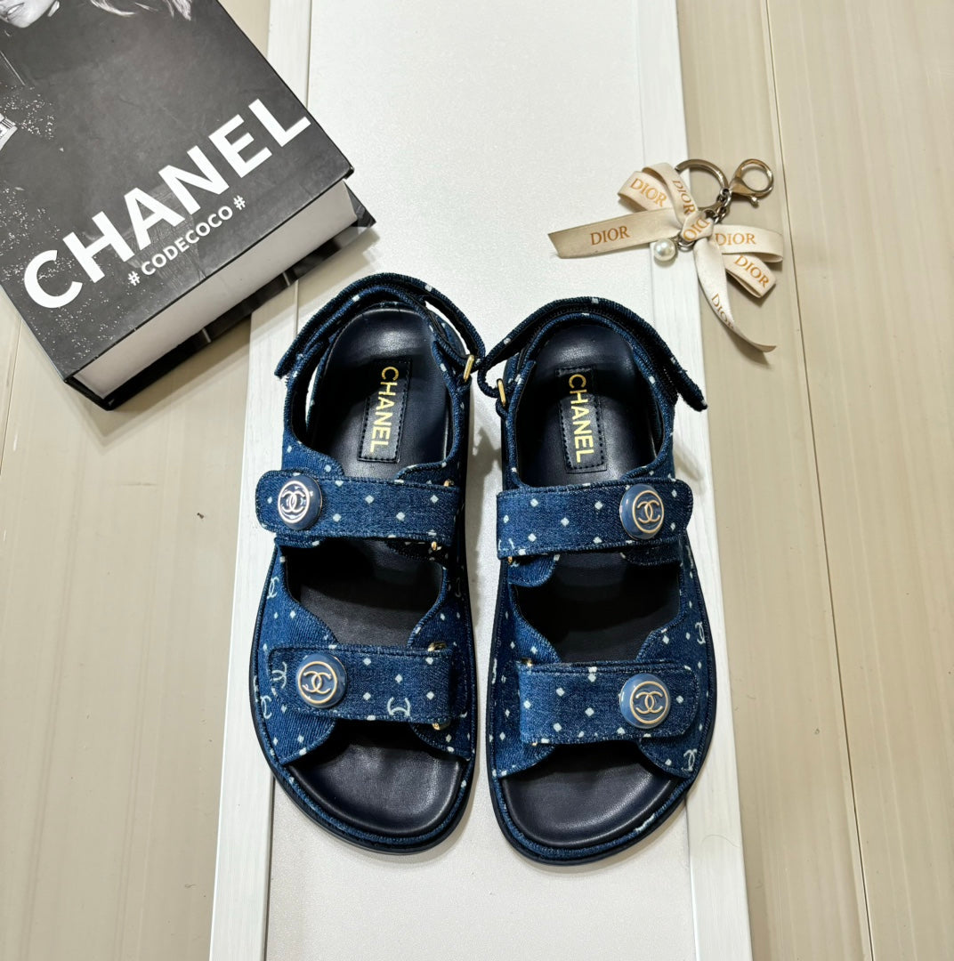 Sandalias vaqueras con hebilla redonda y velcro