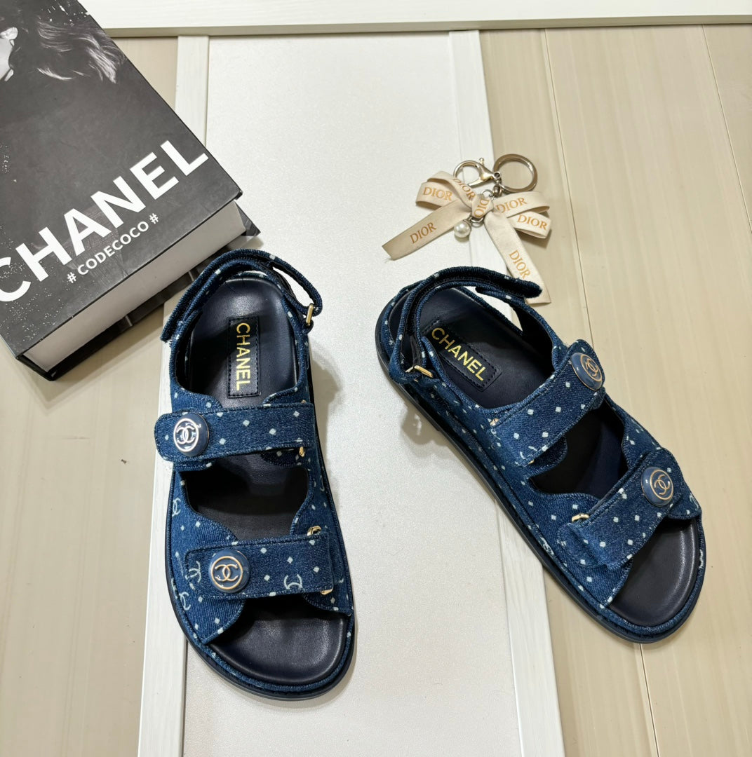 Sandalias vaqueras con hebilla redonda y velcro