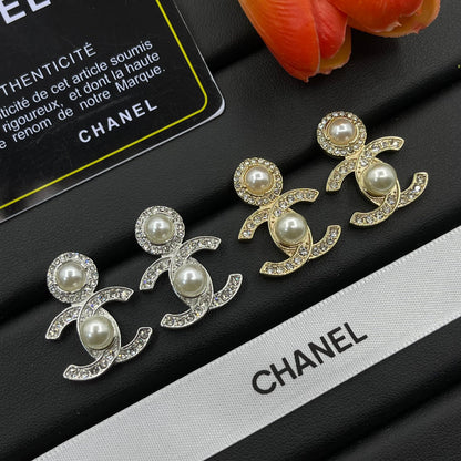 Pendientes de moda con perlas