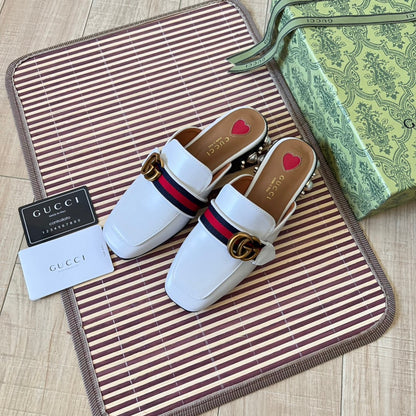 Mocassins rétro en cuir semi-couverts