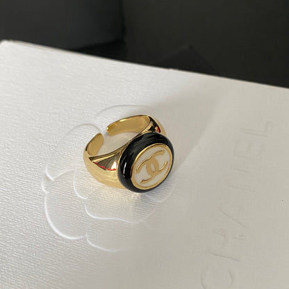 Bague ouverte vintage ronde en bronze doré avec logo