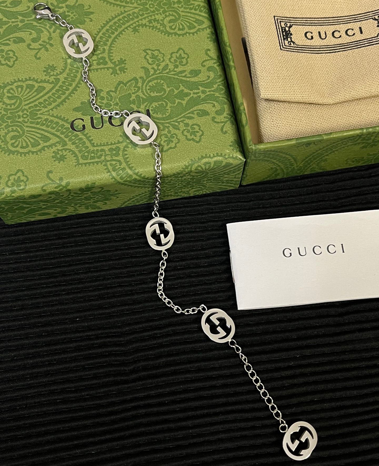 Pulsera con la letra G de moda